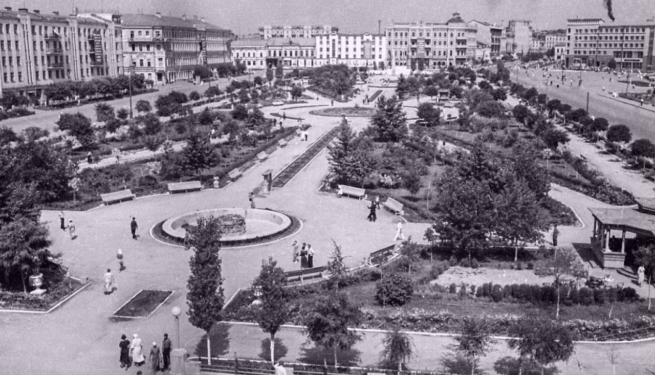 ap o o eec o, 1930-.