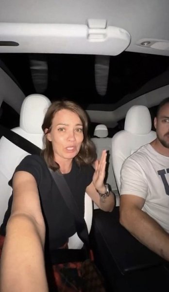 Ужасающая запись: в Tesla заметили «призраков» возле клaдбuщa. Ничего необычного, просто пара решила ... - 2