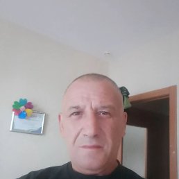 Valera, 52, 