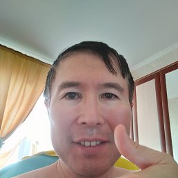 Daniyar, 43, 