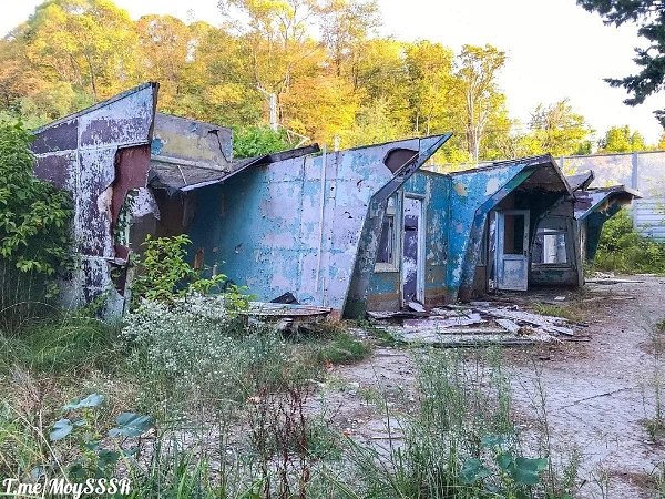 Заброшенные Советские пионерлагеря. До слез... Пионерлагерь... Только при одном упоминании сердце ... - 6