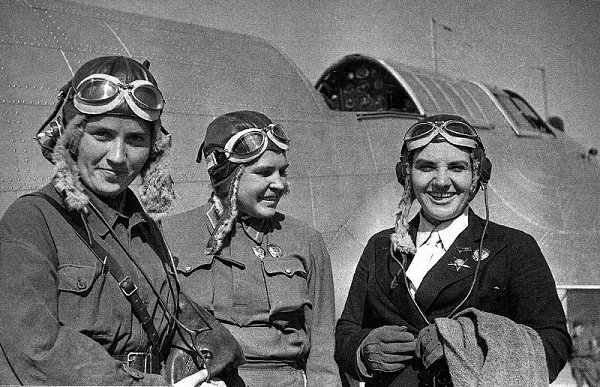 2 ноября в 1938 году звание Героя Советского Союза присвоено первым женщинам. Этой чести был ...