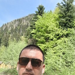 Daminik, 33, 