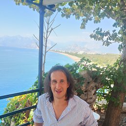 Gonzalo, 38, 