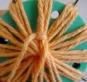 Цветок из ниточек на шестеренке. - 5