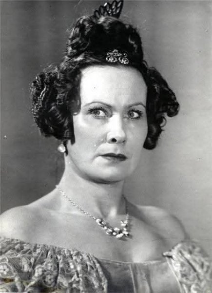:) 3 мая родилась.Елена Владимировна ЮНГЕР (1910-1999), народная артистка РСФСР. Снималась в ... - 5
