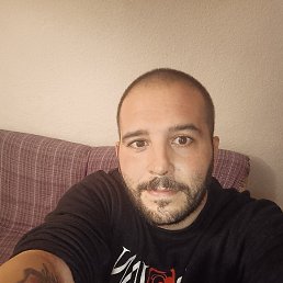 Carlos, 33, 