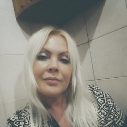 Tasha, 41, 