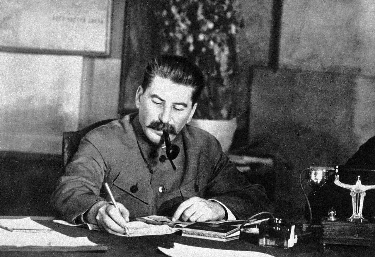 Есть одна отрасль науки, знание которой должно быть обязательным для большевиков всех отраслей ...