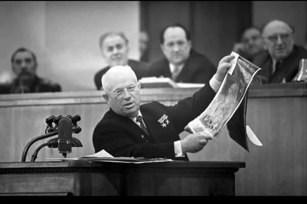 17 мая 1960 года – Советская делегация покидает открывшуюся в Париже конференцию четырех держав по ...