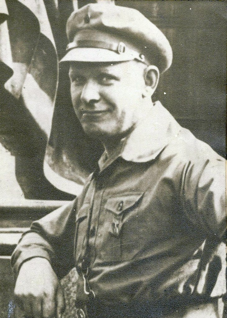 Кто борется за идею, за великую и могучую идею, тот должен ... | Назад ...