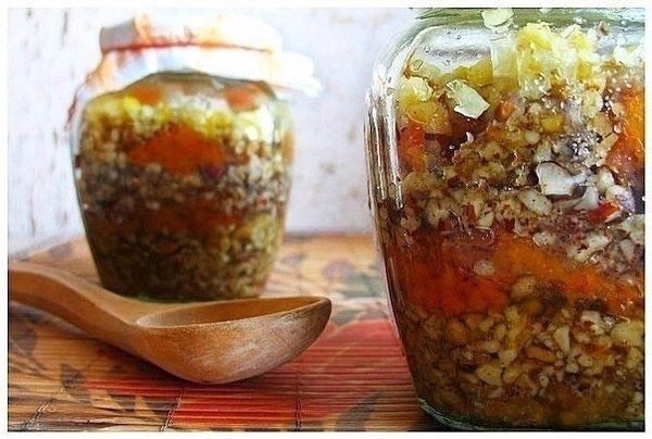 2 рецепта очень-вкусных смесей для поднятия иммунитета. 1. Пропустить через мясорубку 1/2 стакана ... - 4