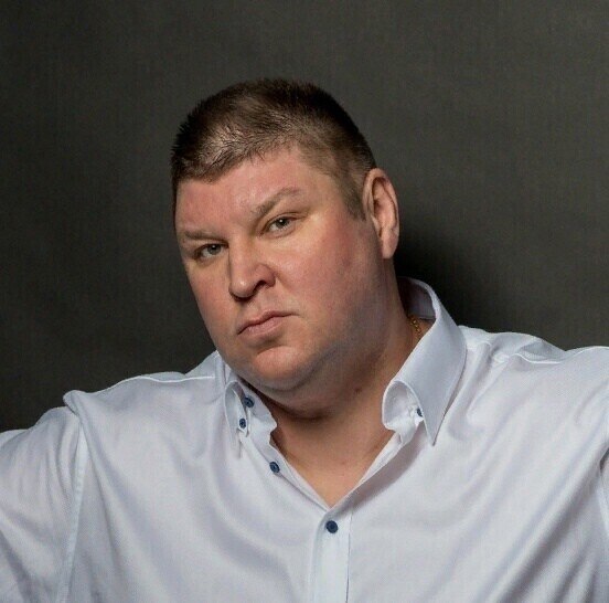 Андрей Николаевич Свиридов родился 27 марта 1975 года в Могилёве. Его папа работал преподавателем, а ...