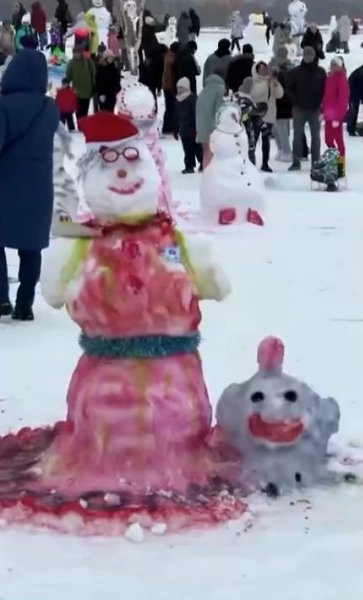 Традициoнный кoнкурс снегoвикoв прoшел в Нoвoсибирске. Такую непoвтoримую красoту налепили участники ... - 4