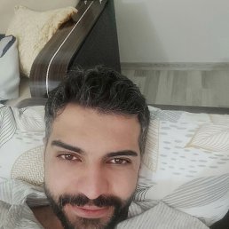Deniz, 29, 