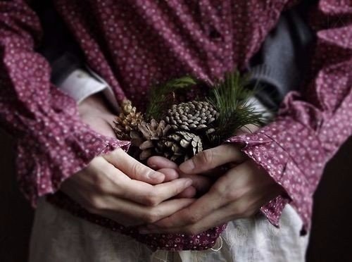 Я рябиной сниму печаль, вспыхнув заревом у груди. Ты по летушку не скучай, осень ждёт тебя впереди. ...