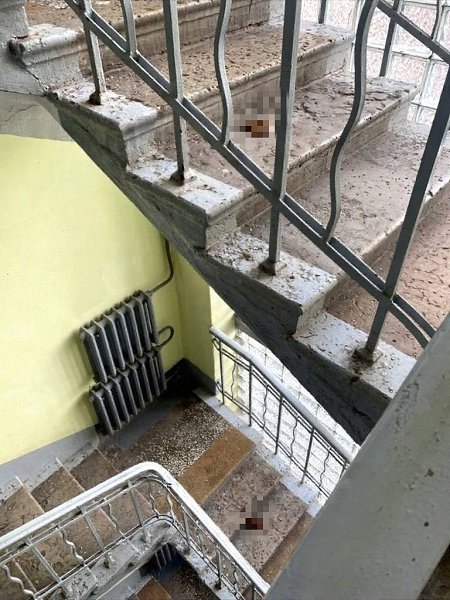 В Питере разыскивают «блондинку без тормозов»: устроила акт великой нужды прямо в парадной. ... - 3