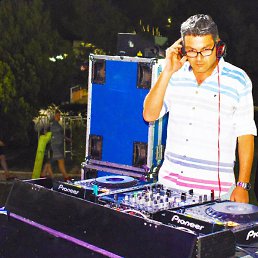 Hakan, 44, 