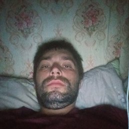 Aleksandr, 33, 