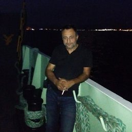 Hüseyin, 49, 