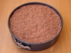 ишневый пирог «Наслаждение».Ингредиенты:Тесто:- 3 яйца- 150 г сахара- 150 г мукиКрем:- 250 г сливок ... - 4