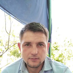 Aleksandr, 33, 