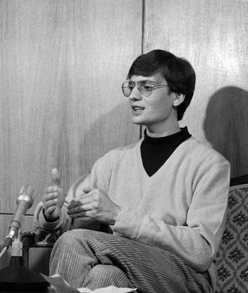 28 мая 1987 г. на Красной площади в Москве приземлился самолёт гражданина ФРГ Матиаса Руста. В День ... - 8