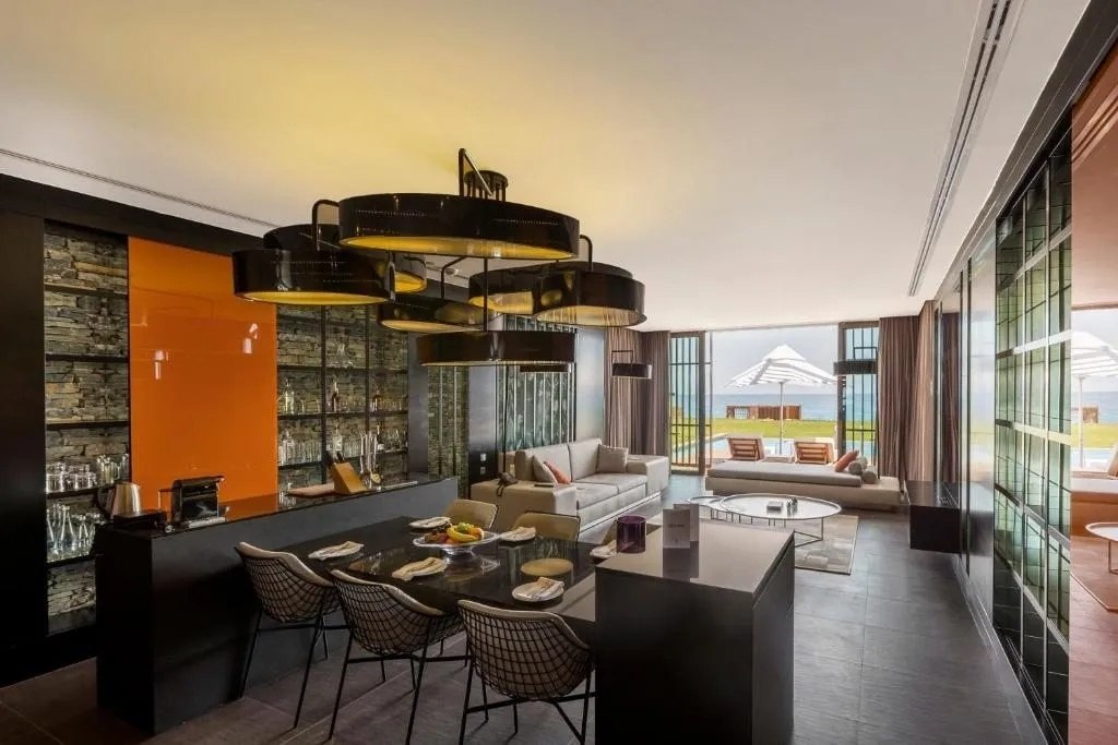 Чья-то зарплата за 10 лет — у Овечкина ушла за один отпуск.Александр Овечкин потратил более 8 ... - 3