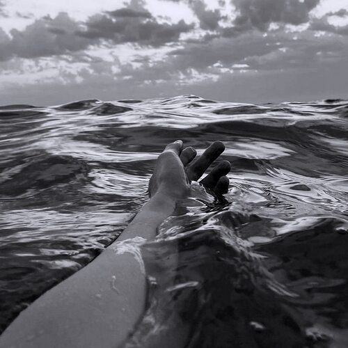 Главное, что тебе действительно нужно найти в жизни, - это внутреннюю опору. Поддержка извне в виде ...