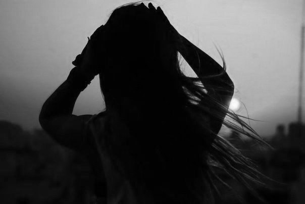Дураки. Потому что не мы. Потому что не встреча. И в груди - словно током, а в мыслях - разрыв ...