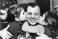 9 марта родился ЮРИЙ АЛЕКСЕЕВИЧ ГАГАРИН.Первый человек, совершивший полет в космос.Мать Гагарина ... - 6