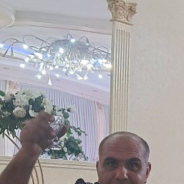 Levon, 49, 