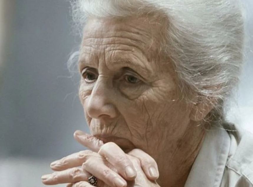 Помню, спросила бабушку про самый большой соблазн, которого ей удалось избежать. И она ответила, что ...