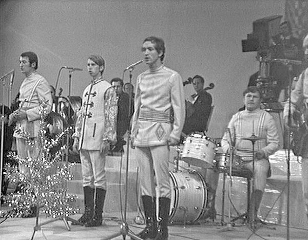 1972 - ВИА «Песняры» - В 1972 «Песне года» ансамбль «Песняры» исполнил песню «Берёзовый сок» и ...