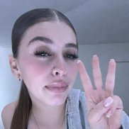 Medina Flores, 38 ���, ������