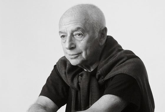 В окошко дождь стучится серенький. Свой бег замедлила вода. Ушли из жизни собеседники, и в этом ...