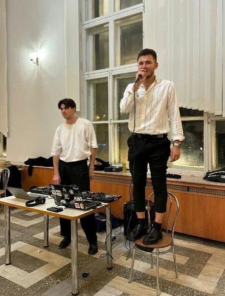 Парень рассказал, как отмечал свой день рождения в столовой. - 6