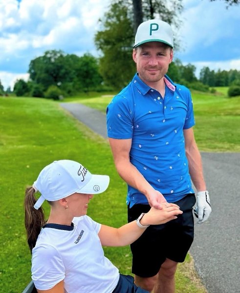 Она сказала «Да!».Йеспер Нелин сделал предложение своей девушке.