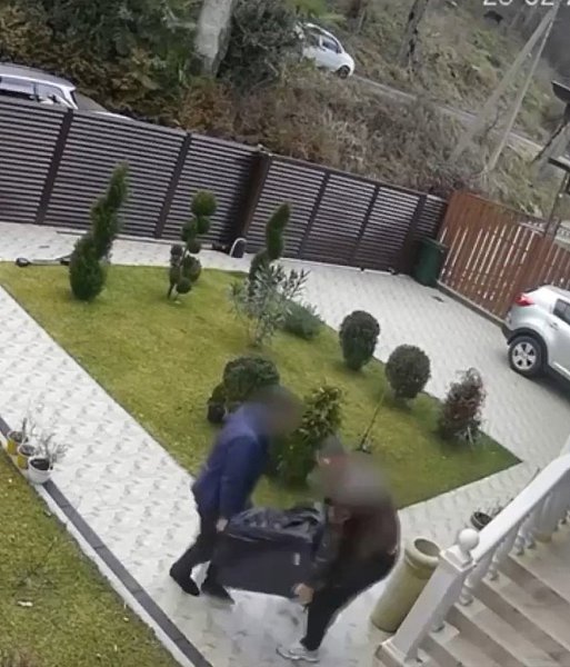 В Сочи мужик украл у своей тёщи 17 млн. рублей и за 3 дня спустил их на пр*ституток. Кемеровчанин ... - 2