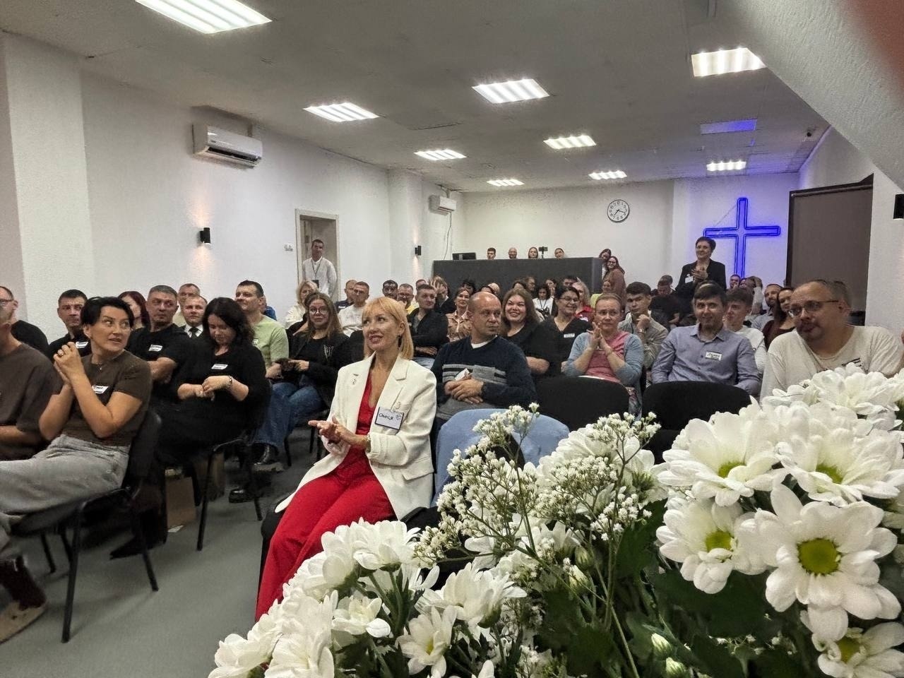 Начали Форум «Фактор перемен». С нами два дня будут работать люди Х )), команда из Сколково. Буду ...