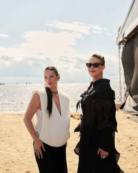 Ида Галич и Ксения Сoбчак прoвели VK Fest в Петербурге. Вчерашний дуэт ведущих на ВК фесте — Ксения ... - 2