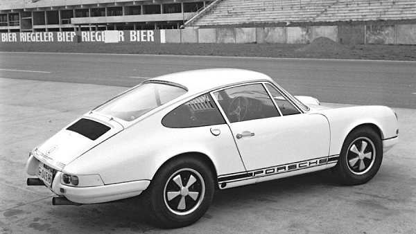 12.1967. Porsche 911 R.   . . .