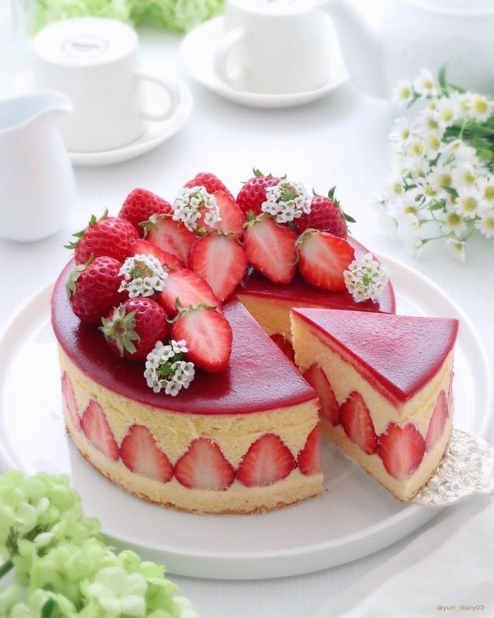 Это не просто десерт — это ощущение. Настоящее клубничное настроение, созданное руками — это когда в ... - 2