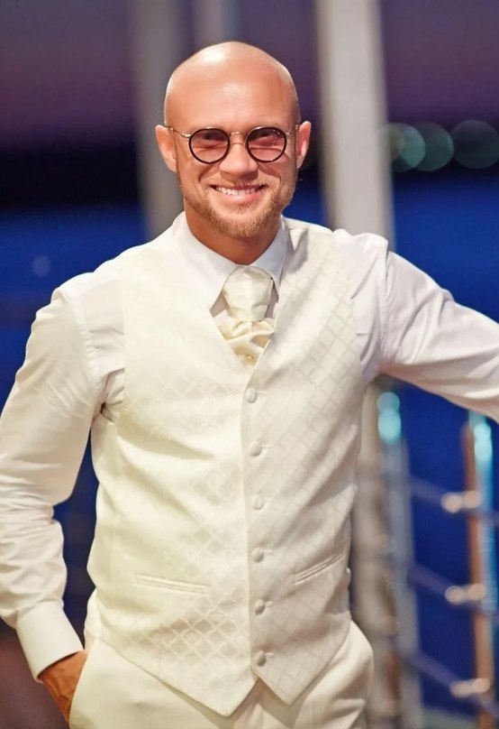 Комика Дмитрия Хрусталева сняли с рейса Калининград–Москва за пьяный дебош.По данным СМИ, артист ... - 2