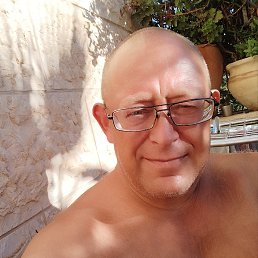 Yuri, 54, 