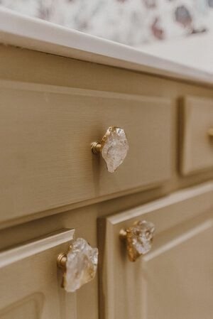 Необычные ручки для мебели — это простой способ придать привычным вещам особый шарм. Вместо ... - 5