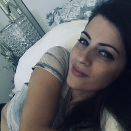 Kira, 32, 