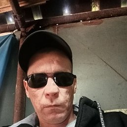 Aleksandr, 37, 