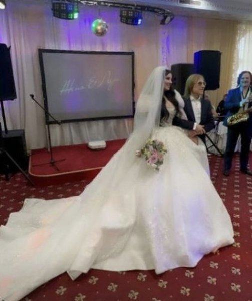 Вдова Пьера Нарцисса вышла замуж за композитора Евгения Шахрая на пышной свадьбе. Российский певец ... - 2