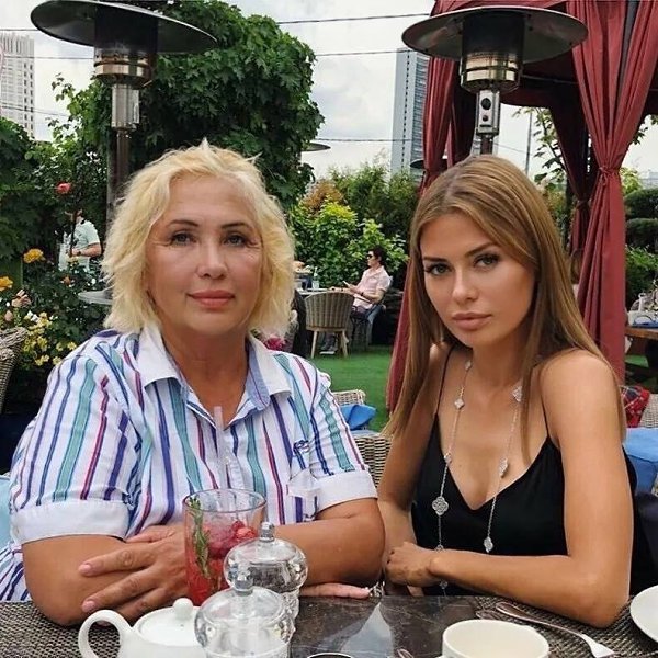 Мама Бони подала в суд на пластического хирурга, который изуродовал ей лицо, с иском на 200 ...